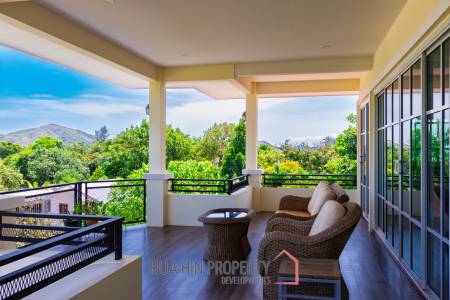 PERFECT HOME AND PET HOTEL : BUSINESS WITH MOUNTAIN VIEWS