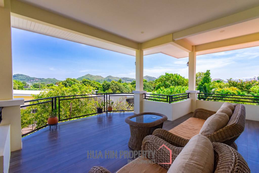 PERFECT HOME AND PET HOTEL : BUSINESS WITH MOUNTAIN VIEWS