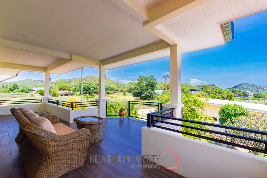 PERFECT HOME AND PET HOTEL : BUSINESS WITH MOUNTAIN VIEWS