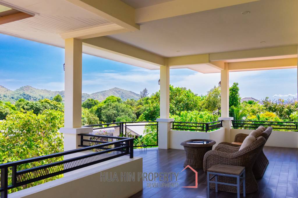 PERFECT HOME AND PET HOTEL : BUSINESS WITH MOUNTAIN VIEWS