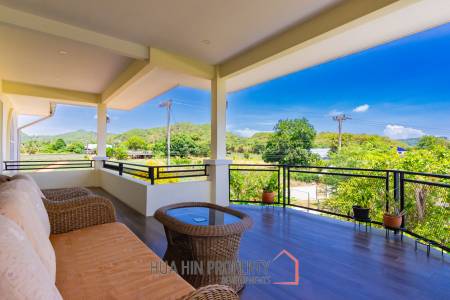 PERFECT HOME AND PET HOTEL : BUSINESS WITH MOUNTAIN VIEWS