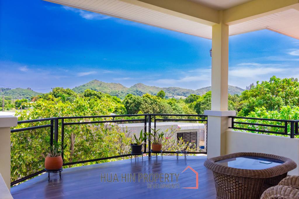 PERFECT HOME AND PET HOTEL : BUSINESS WITH MOUNTAIN VIEWS
