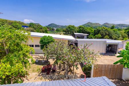 PERFECT HOME AND PET HOTEL : BUSINESS WITH MOUNTAIN VIEWS