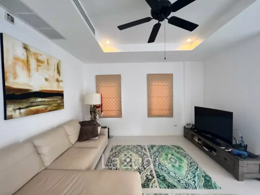 THE VIEWS : Luxury 3 bed pool villa with great views
