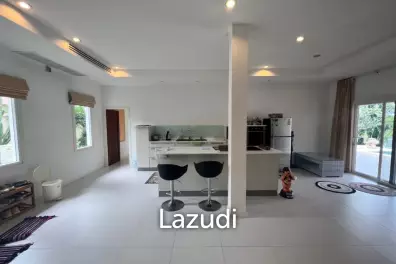 THE VIEWS : Luxury 3 bed pool villa with great views