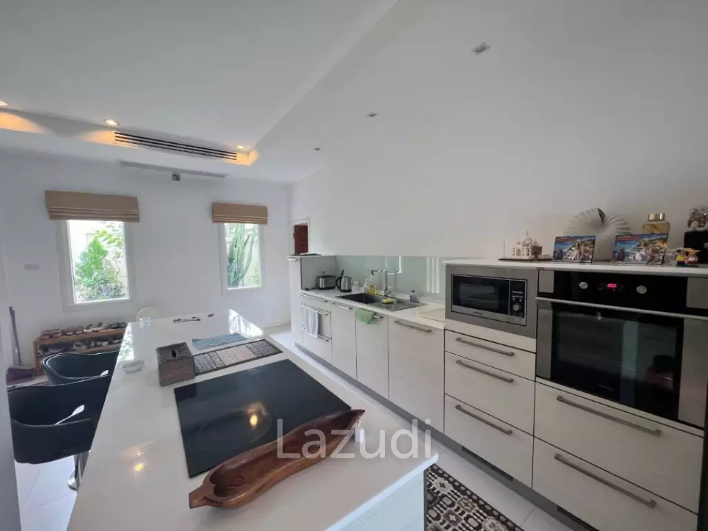THE VIEWS : Luxury 3 bed pool villa with great views
