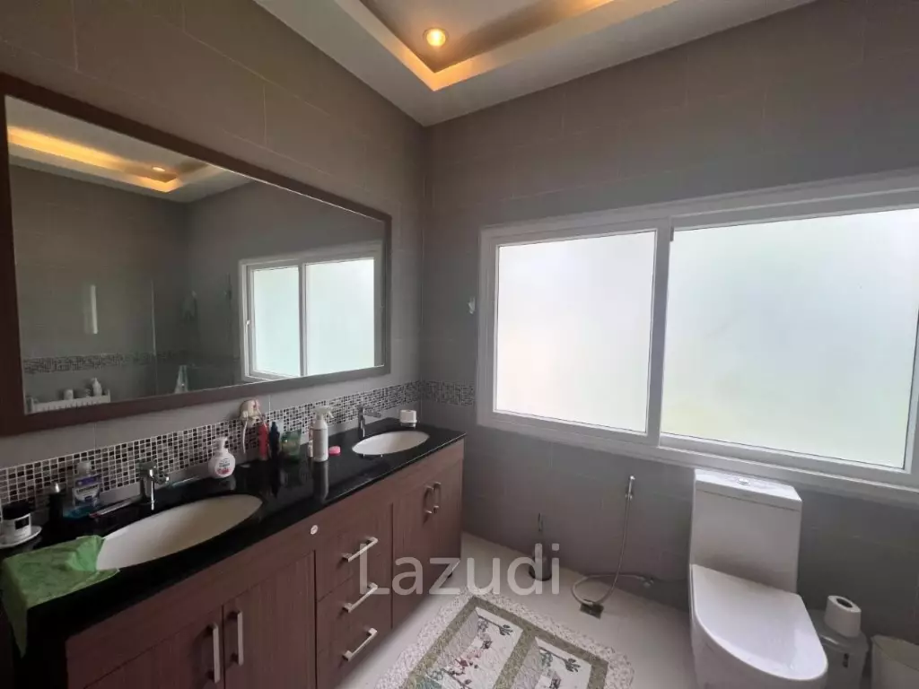 THE VIEWS : Luxury 3 bed pool villa with great views