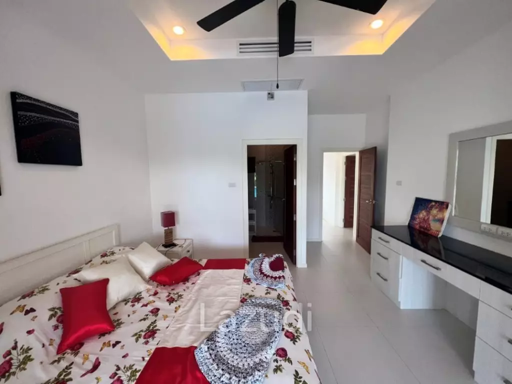 THE VIEWS : Luxury 3 bed pool villa with great views