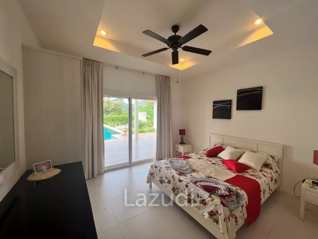 THE VIEWS : Luxury 3 bed pool villa with great views