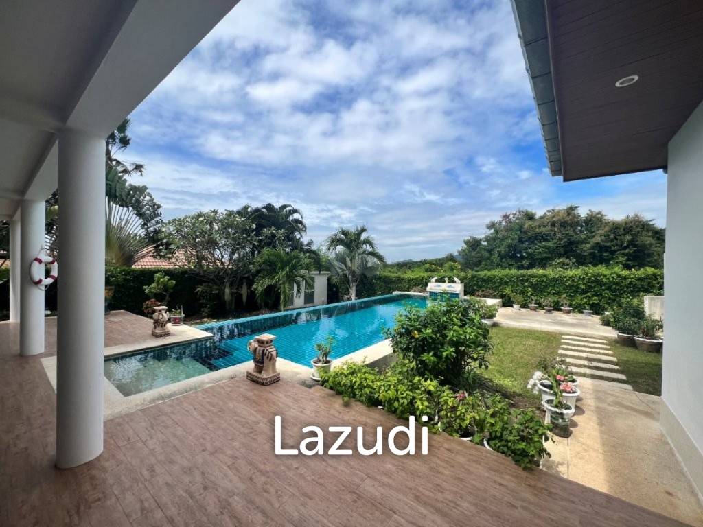 THE VIEWS : Luxury 3 bed pool villa with great views