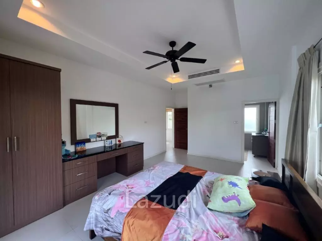 THE VIEWS : Luxury 3 bed pool villa with great views