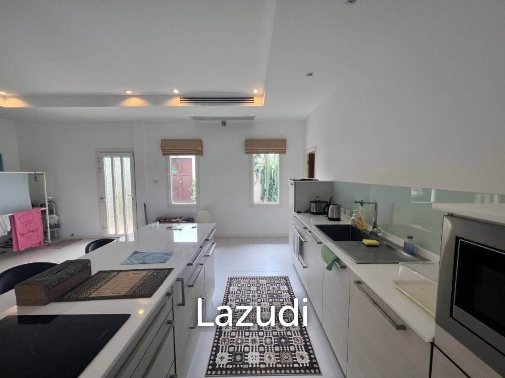 THE VIEWS : Luxury 3 bed pool villa with great views