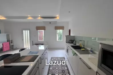 THE VIEWS : Luxury 3 bed pool villa with great views