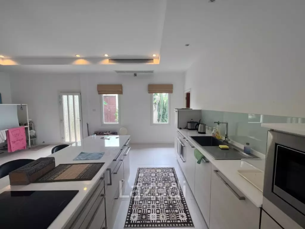 THE VIEWS : Luxury 3 bed pool villa with great views