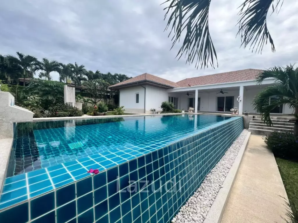 THE VIEWS : Luxury 3 bed pool villa with great views