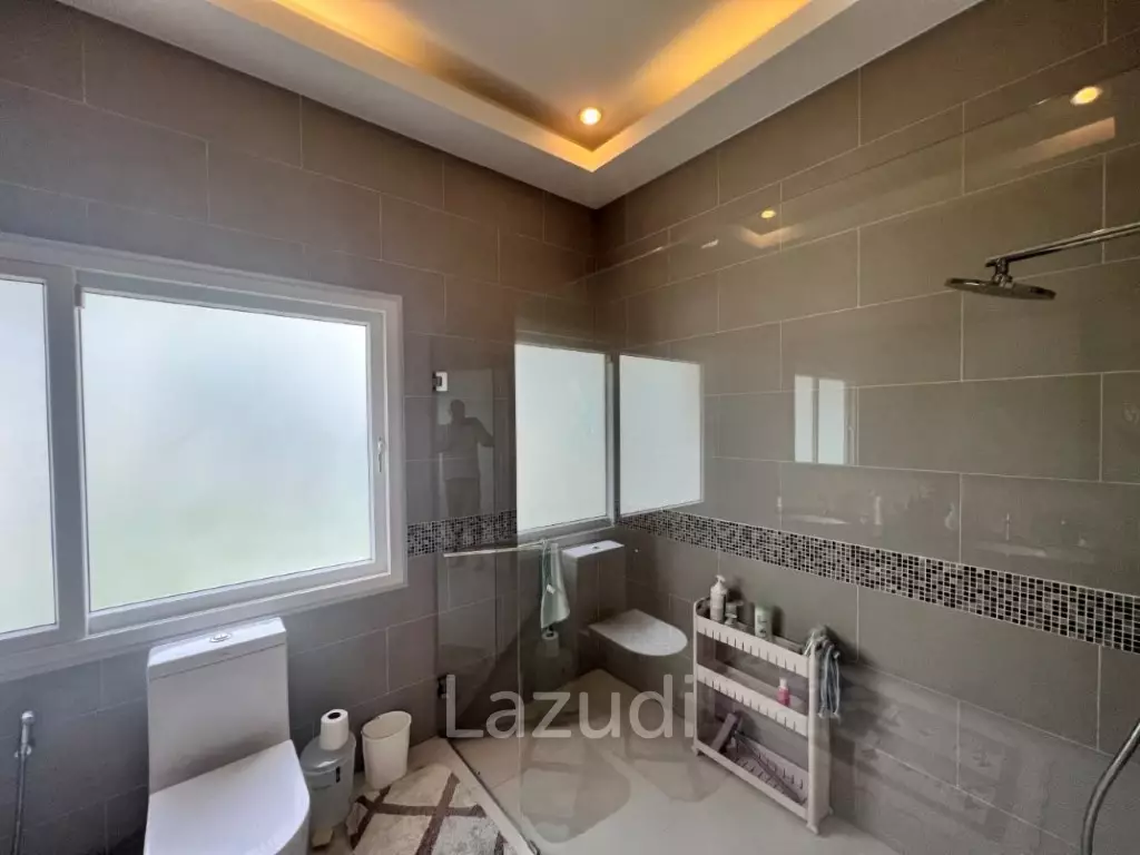 THE VIEWS : Luxury 3 bed pool villa with great views