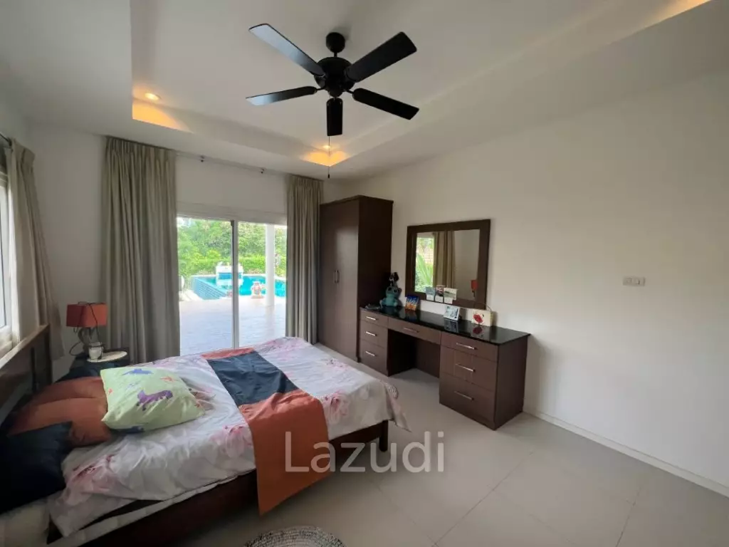 THE VIEWS : Luxury 3 bed pool villa with great views