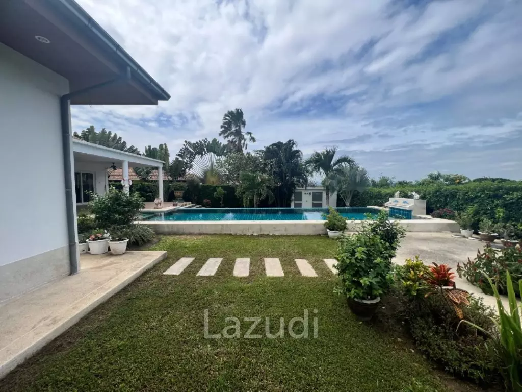 THE VIEWS : Luxury 3 bed pool villa with great views