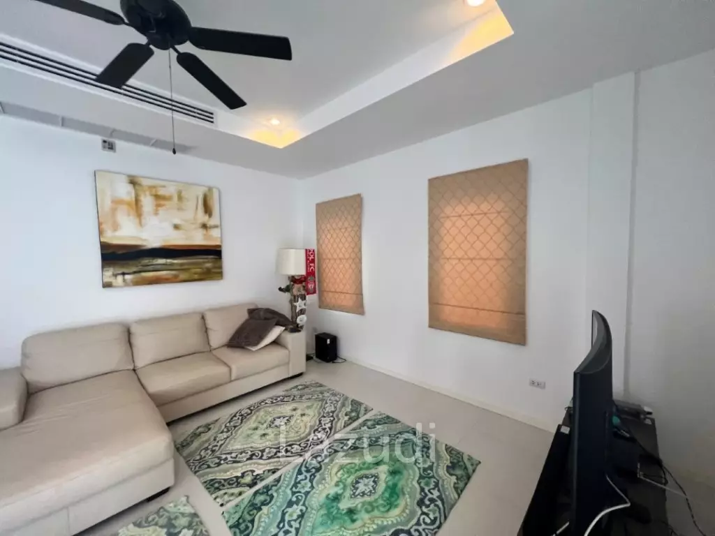 THE VIEWS : Luxury 3 bed pool villa with great views
