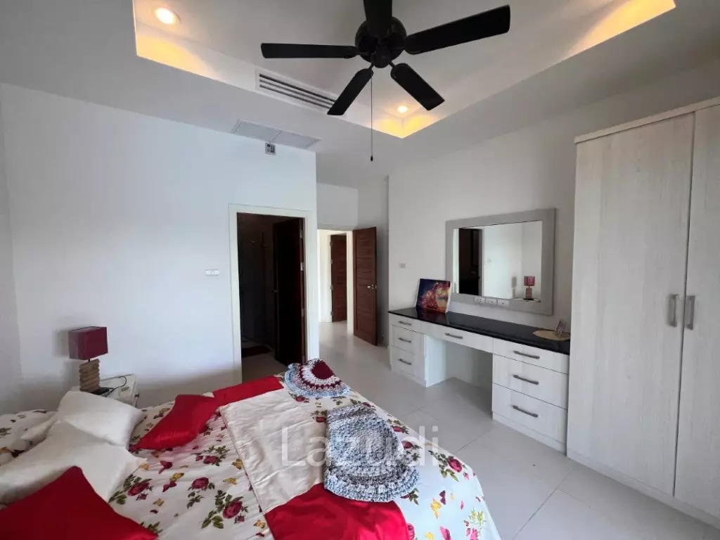 THE VIEWS : Luxury 3 bed pool villa with great views