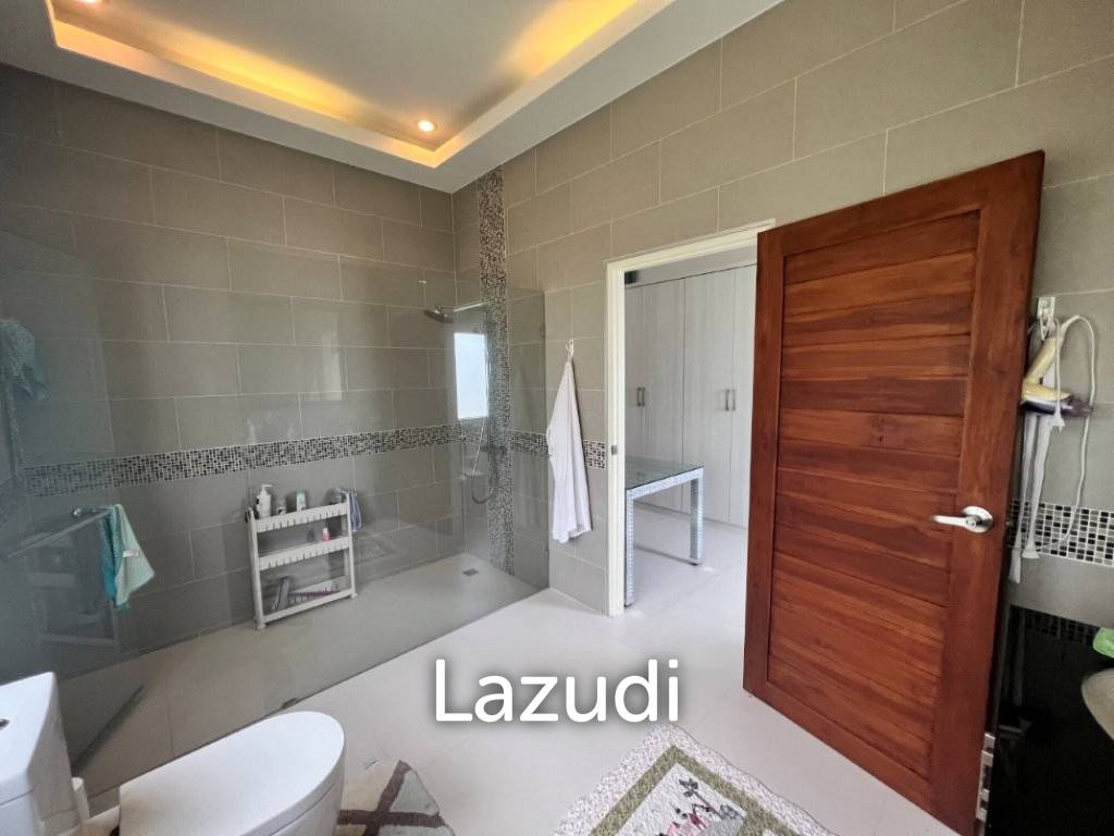 THE VIEWS : Luxury 3 bed pool villa with great views