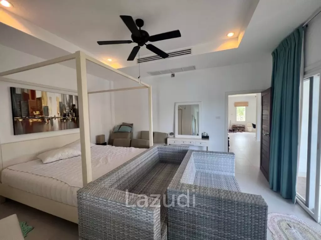 THE VIEWS : Luxury 3 bed pool villa with great views