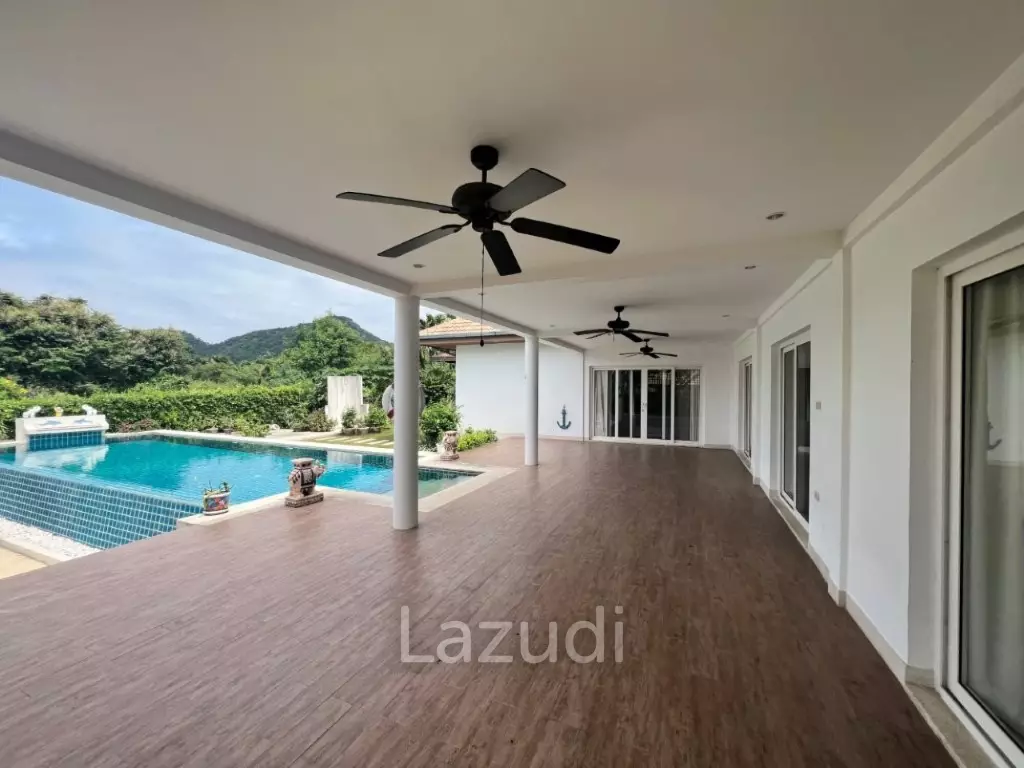 THE VIEWS : Luxury 3 bed pool villa with great views
