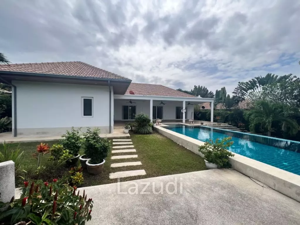 THE VIEWS : Luxury 3 bed pool villa with great views