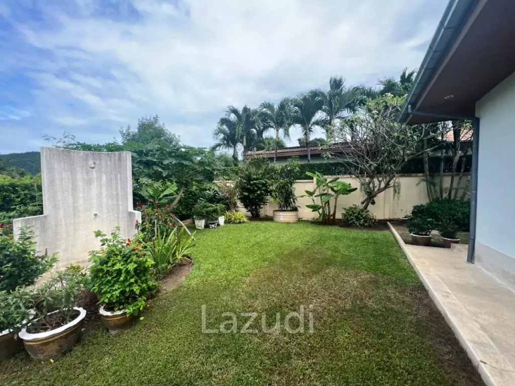 THE VIEWS : Luxury 3 bed pool villa with great views