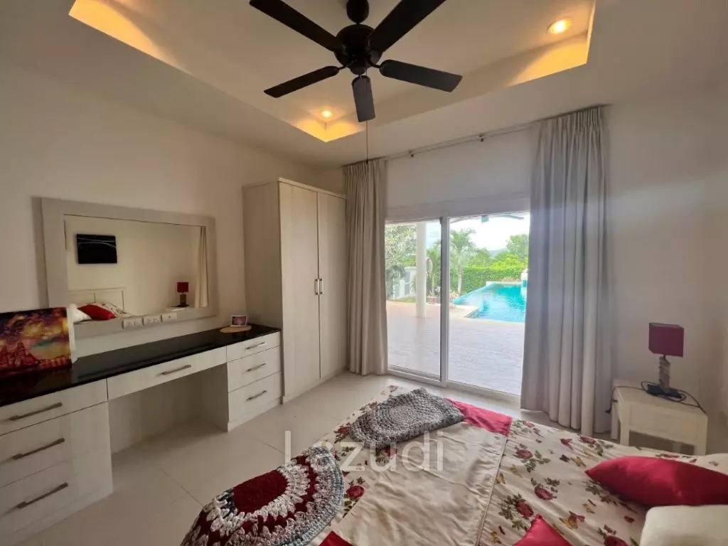 THE VIEWS : Luxury 3 bed pool villa with great views