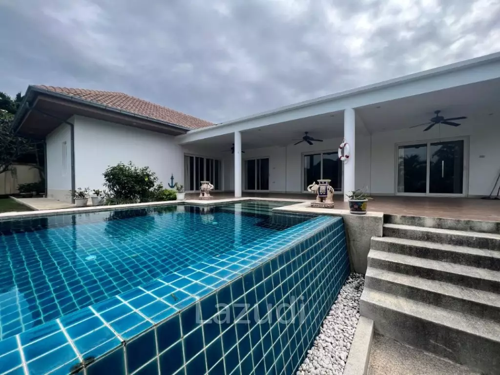 THE VIEWS : Luxury 3 bed pool villa with great views