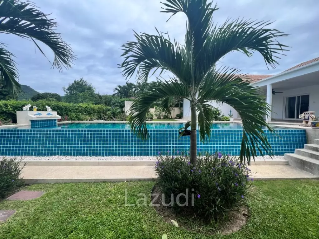 THE VIEWS : Luxury 3 bed pool villa with great views