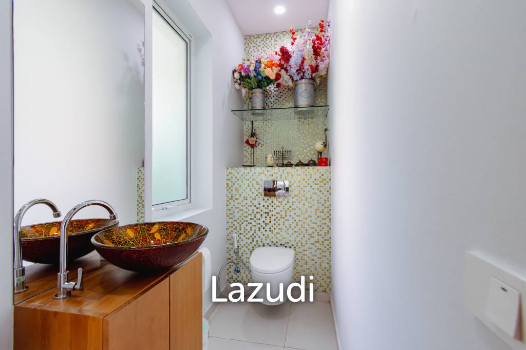 2,544 ตร.ม 3 เตียง 4 อาบน้ำ วิลล่า For ขาย