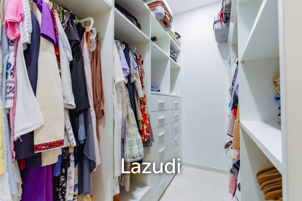 2,544 ตร.ม 3 เตียง 4 อาบน้ำ วิลล่า For ขาย