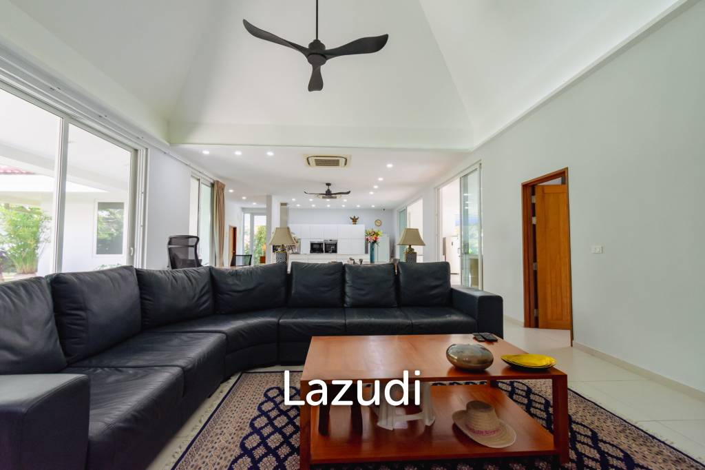 2,544 ตร.ม 3 เตียง 4 อาบน้ำ วิลล่า For ขาย