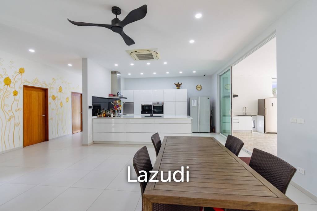 2,544 ตร.ม 3 เตียง 4 อาบน้ำ วิลล่า For ขาย