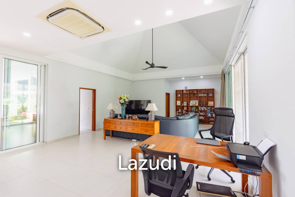 2,544 ตร.ม 3 เตียง 4 อาบน้ำ วิลล่า For ขาย