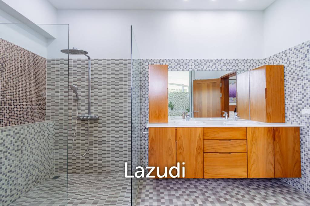 2,544 ตร.ม 3 เตียง 4 อาบน้ำ วิลล่า For ขาย