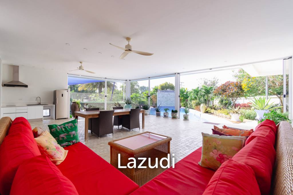 2,544 ตร.ม 3 เตียง 4 อาบน้ำ วิลล่า For ขาย