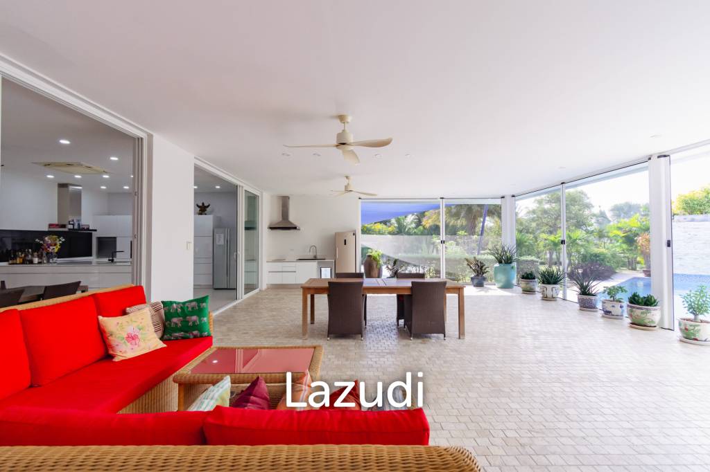 2,544 ตร.ม 3 เตียง 4 อาบน้ำ วิลล่า For ขาย