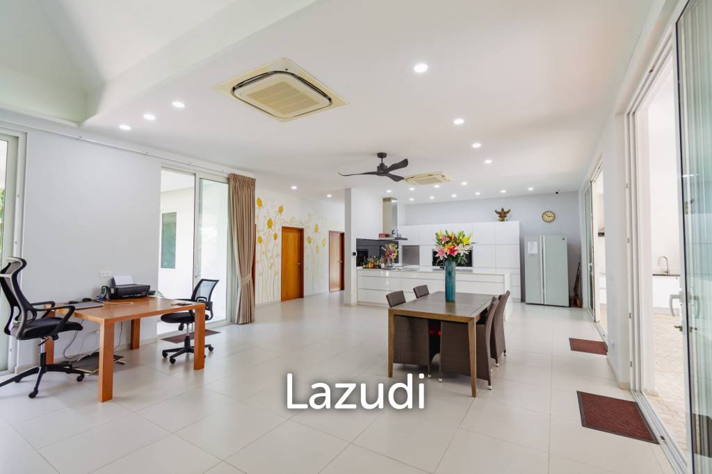 2,544 ตร.ม 3 เตียง 4 อาบน้ำ วิลล่า For ขาย