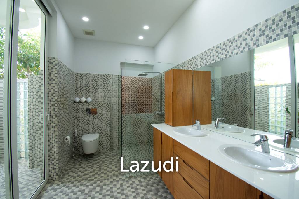 2,544 ตร.ม 3 เตียง 4 อาบน้ำ วิลล่า For ขาย