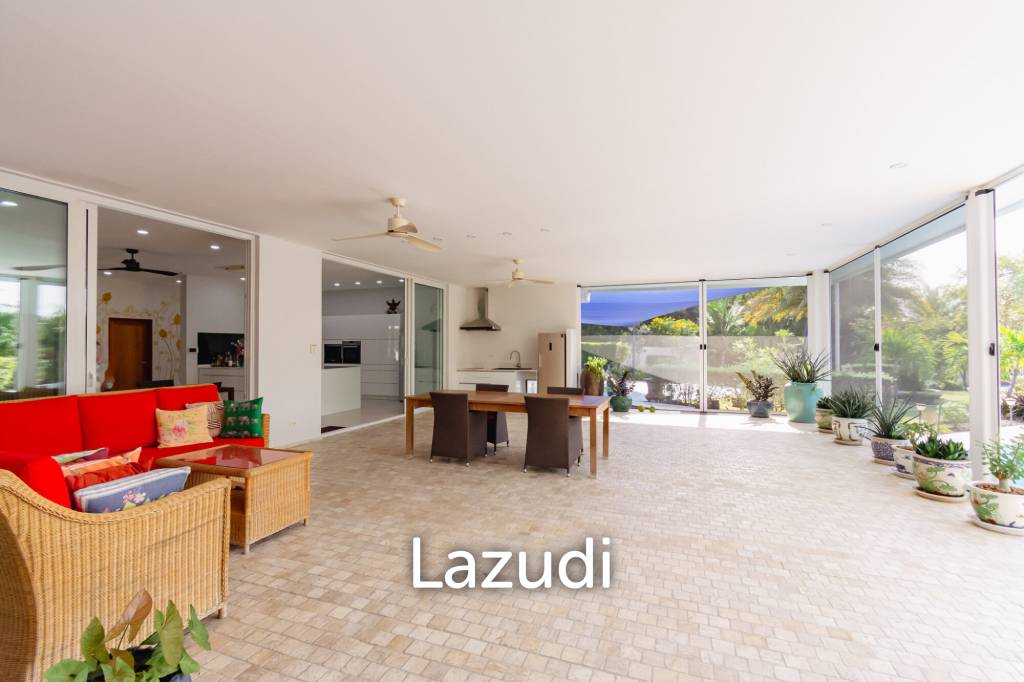 2,544 ตร.ม 3 เตียง 4 อาบน้ำ วิลล่า For ขาย