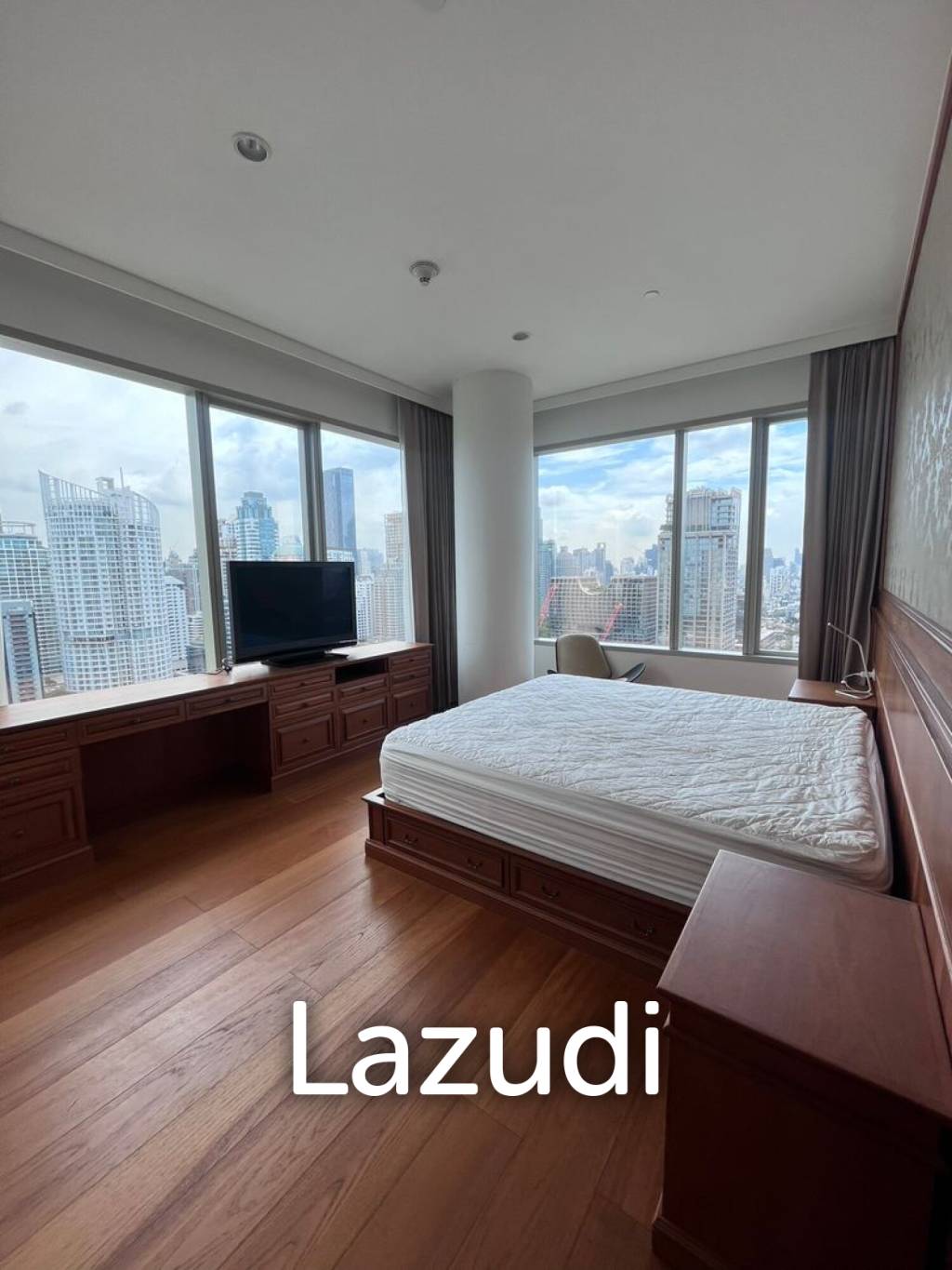 3 Bedroom 3 Bathroom 162.37 Sq.m 185 Rajadamri