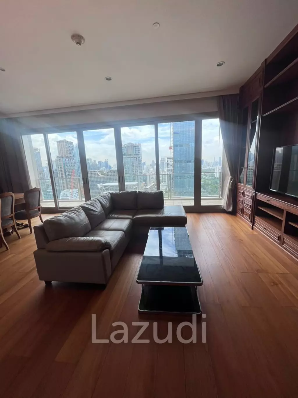 3 Bedroom 3 Bathroom 162.37 Sq.m 185 Rajadamri