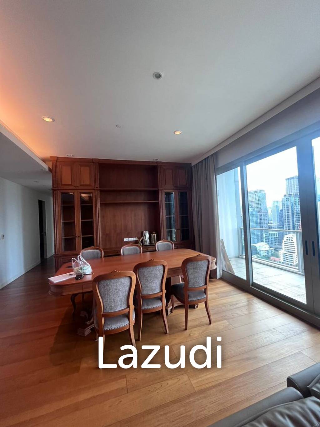 3 Bedroom 3 Bathroom 162.37 Sq.m 185 Rajadamri