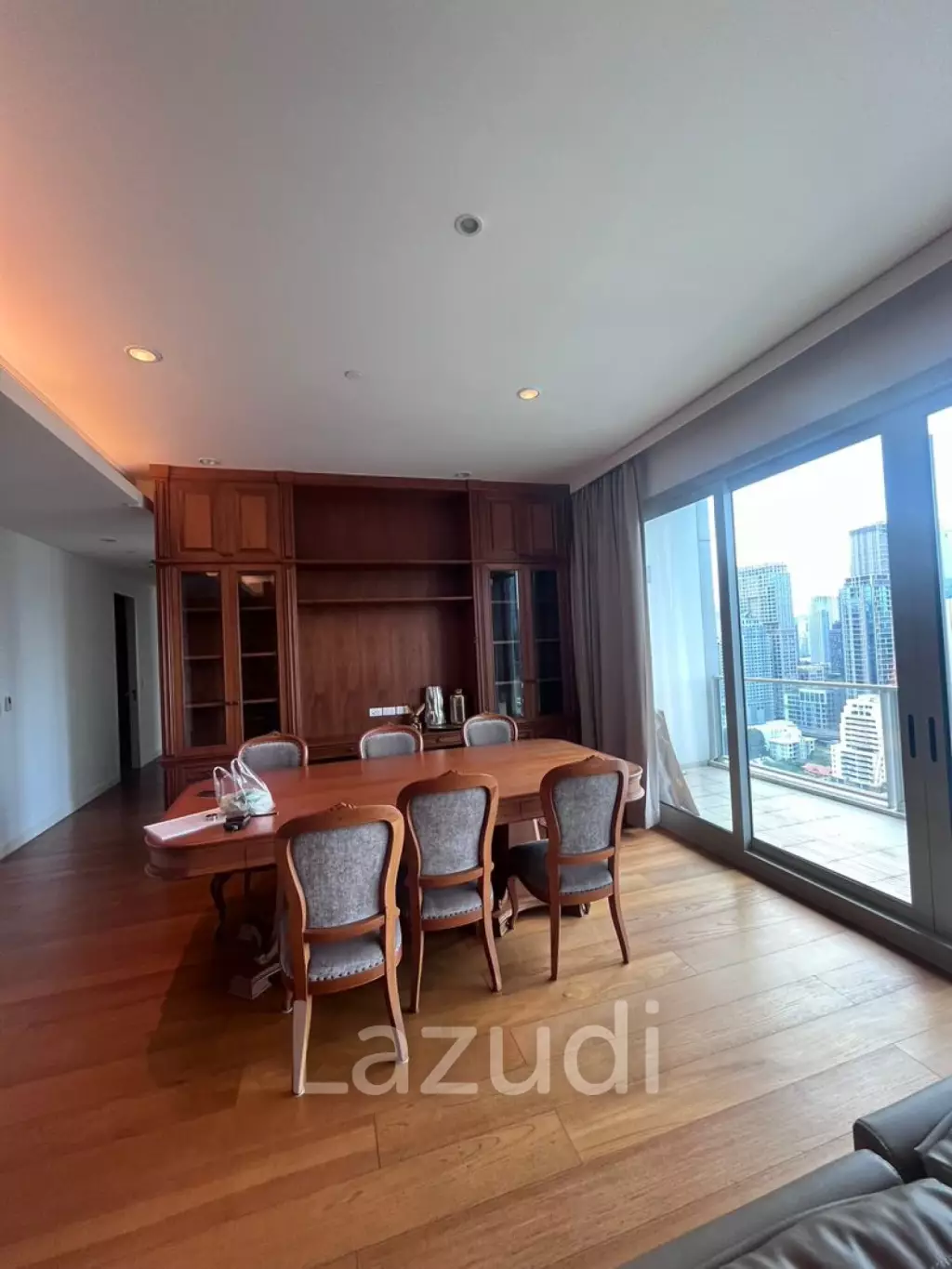 3 Bedroom 3 Bathroom 162.37 Sq.m 185 Rajadamri