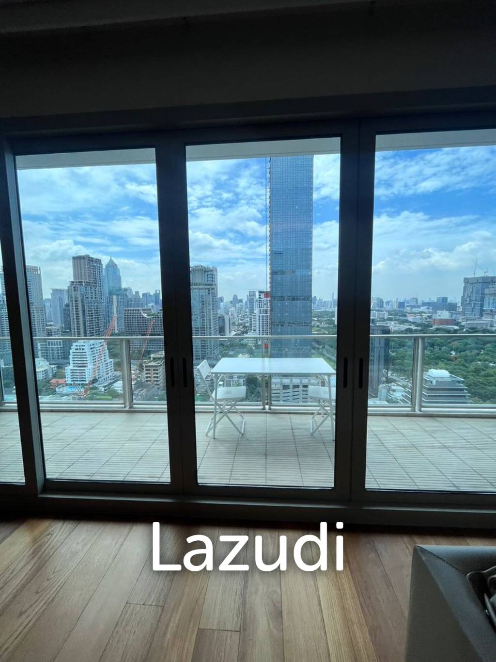 3 Bedroom 3 Bathroom 162.37 Sq.m 185 Rajadamri