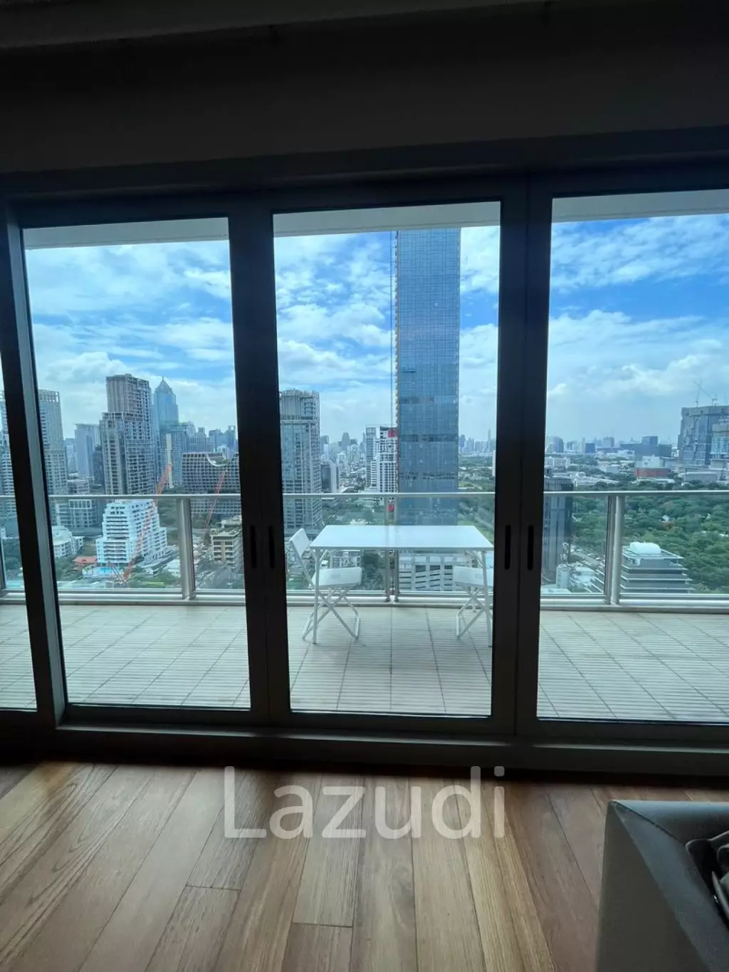 3 Bedroom 3 Bathroom 162.37 Sq.m 185 Rajadamri