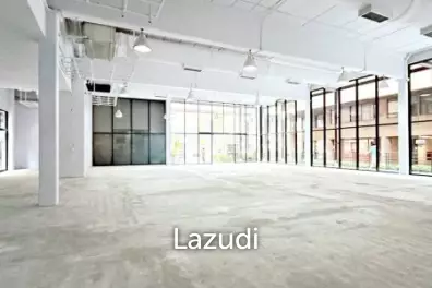 Main Road Asok Office Building Large Retail Space for  a Showroom, Clinic, Spa or Cafe Ground Floor